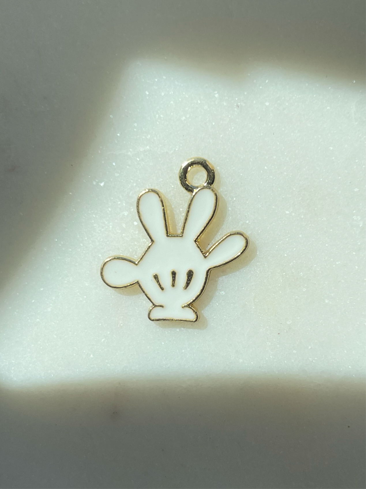 Glove - Gold Outline